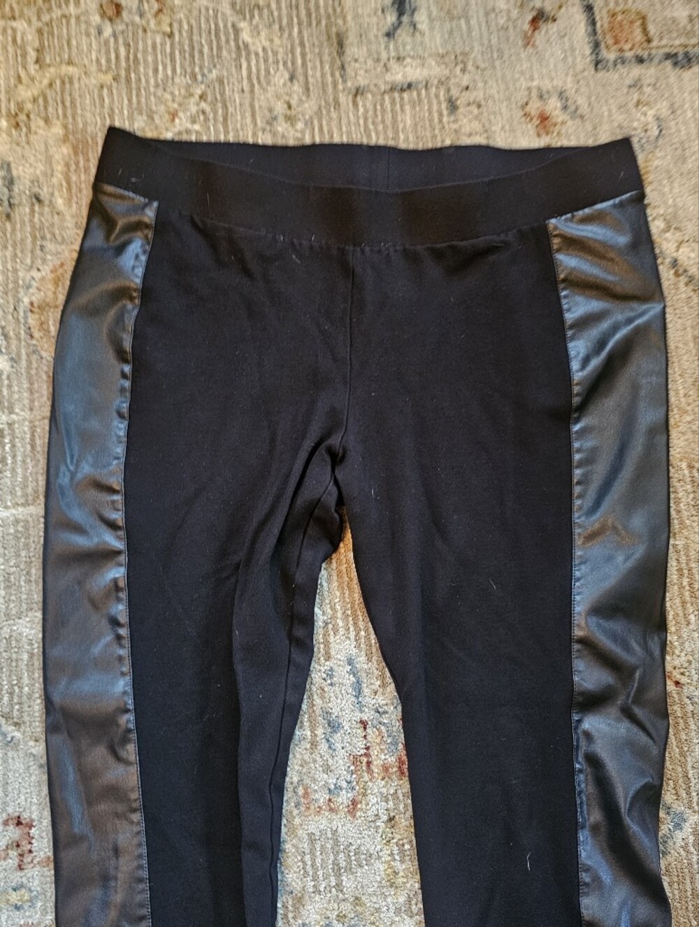 Cabi Faux Leather Leggings Sz Xl With 28" Inseam, In Good Condition! - Picture 3 of 5